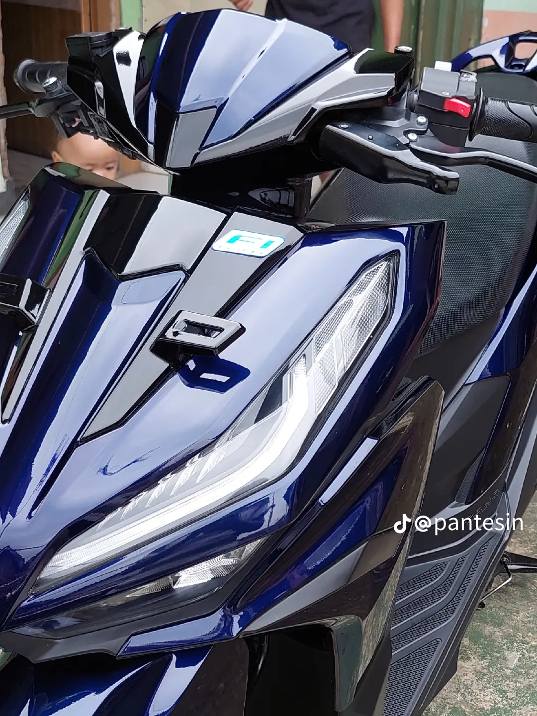 Motor biru close up