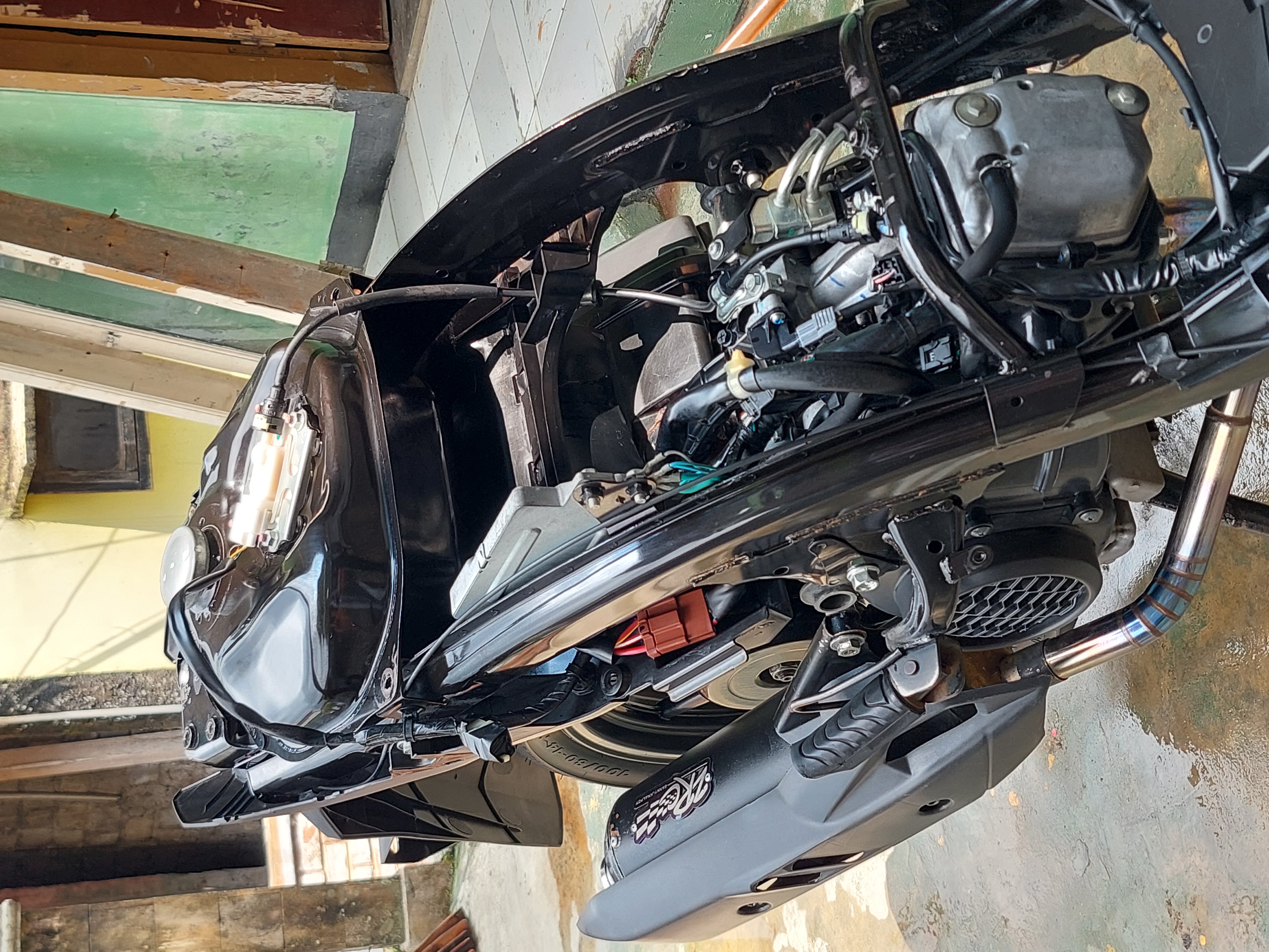 Engine bay motor bersih